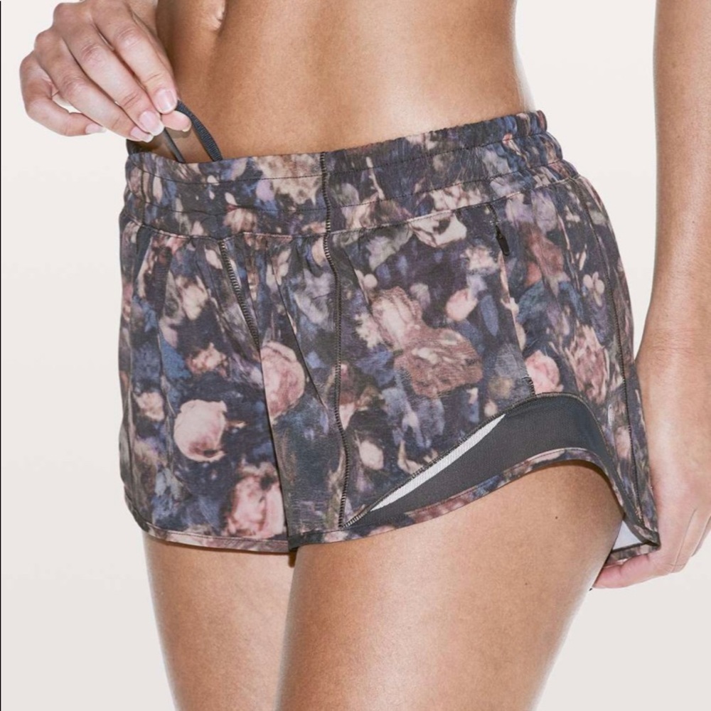 Lululemon hotty hot shorts size 4